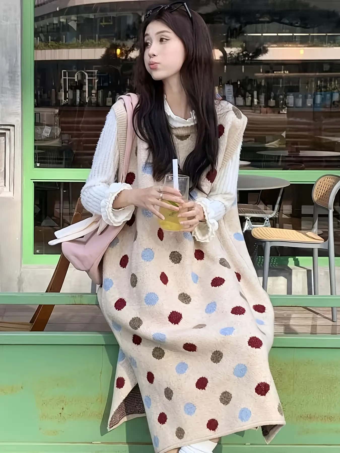 【大人可愛いレトロ】 ニットワンピース ドット柄 水玉 ジャンパースカート レディース ノースリーブ ロングワンピース マキシ丈 ジャンスカ ワンピ 丸首 クルーネック チュニック 重ね着 レイヤード 立体ドット ポンポン 配色 ゆる 体型カバー 着痩せ ゆったり 洗える｜Nartooston