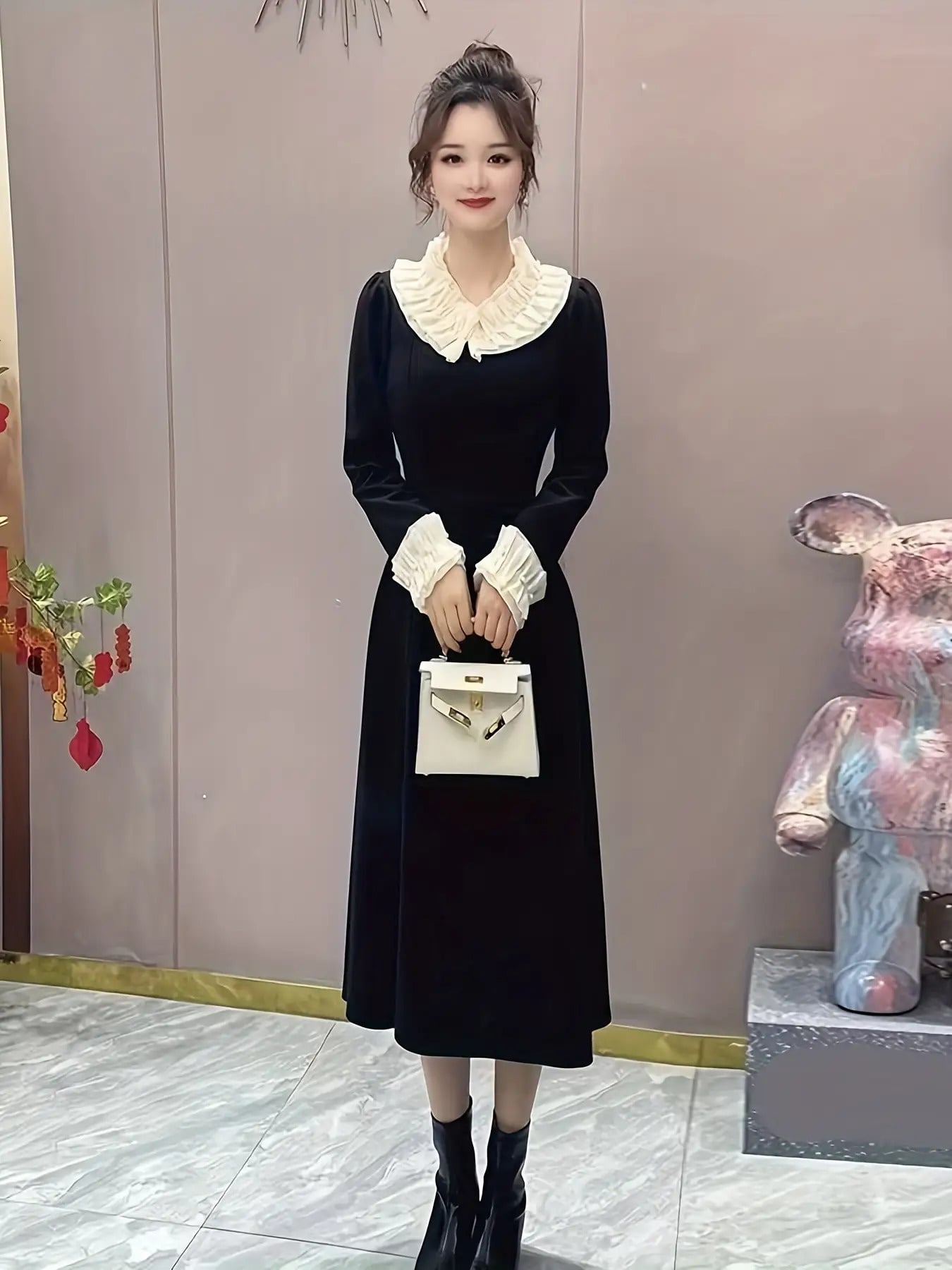 【フレンチレトロ】ワンピース レディース ロングワンピース 黒 襟付き ビッグカラー フリル レース パール調 飾り ベロア風 ベルベット調 Ａライン ボリューム袖 袖フリル 体型カバー 着痩せ 細見え 大人可愛い きれいめ エレガント オフィス 通勤 ママ会 二次会｜Nartooston
