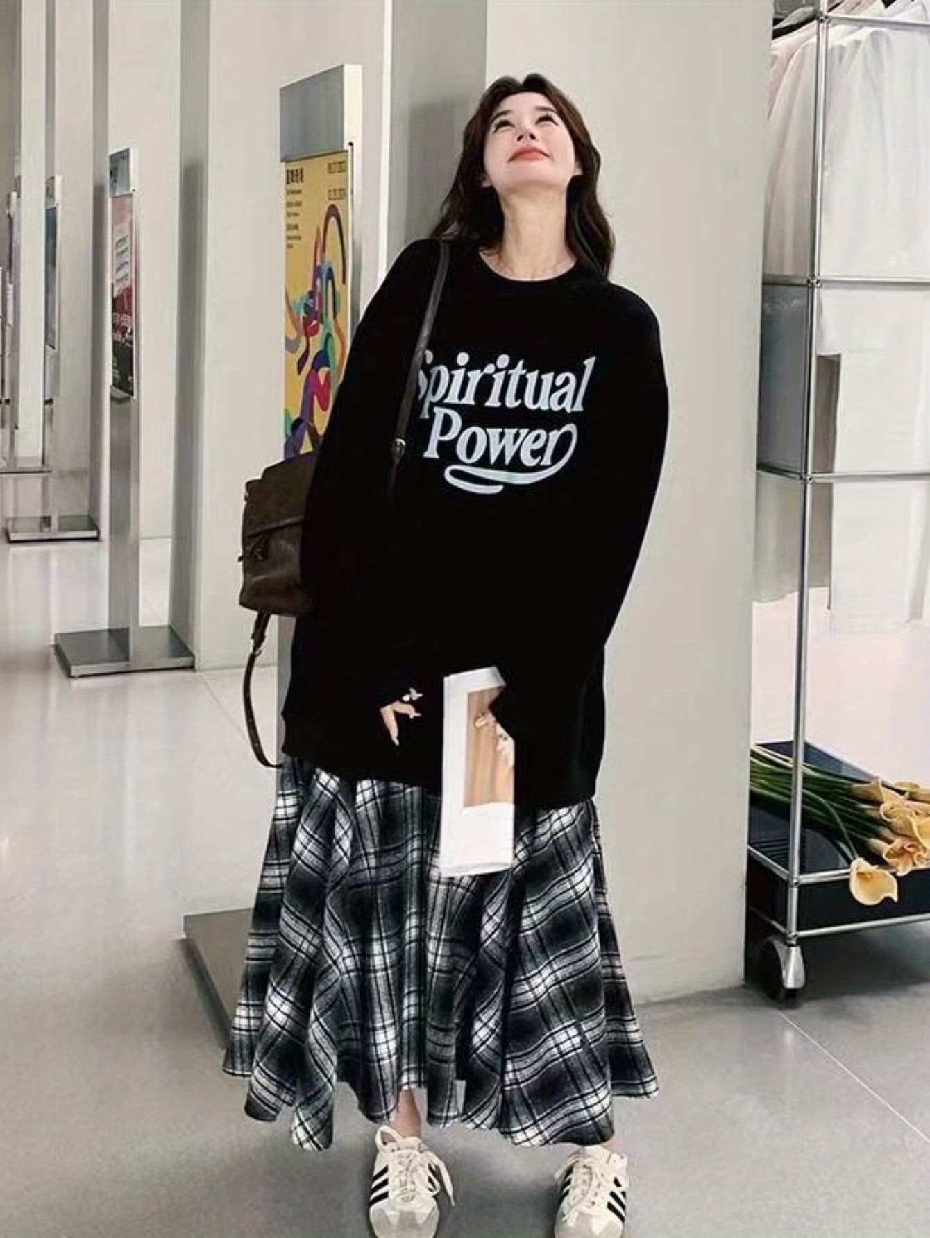 【重ね着風】ワンピース レディース スウェット チェック柄 切替 ロング丈 マキシ丈 長袖 ロゴ トレーナー レイヤード風 異素材 ドッキング ワンピ Ａライン ゆったり 大きいサイズ オーバーサイズ ビッグシルエット 体型カバー 着痩せ 楽ちん 20代 30代 40代 50代 春｜Nartooston