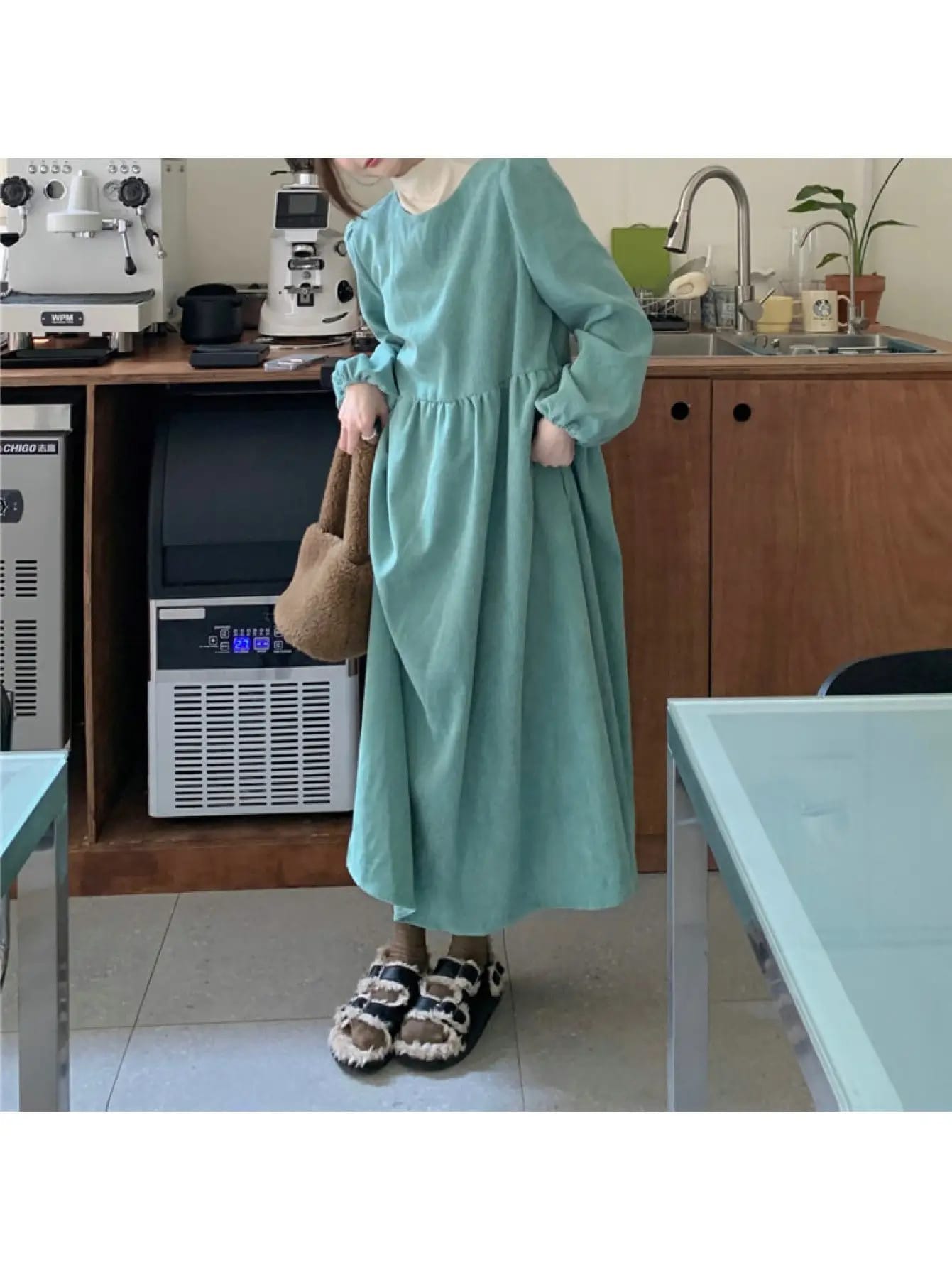 ワンピース コーデュロイ ロング レディース 秋 冬 長袖 ボリューム袖 バルーンスリーブ マキシワンピース ロングワンピース マキシ丈 ギャザー タック Aライン ゆったり 体型カバー 着痩せ 二の腕カバー ぽっちゃり マタニティ 大きいサイズ 暖かい 重ね着 レトロ|Nartooston