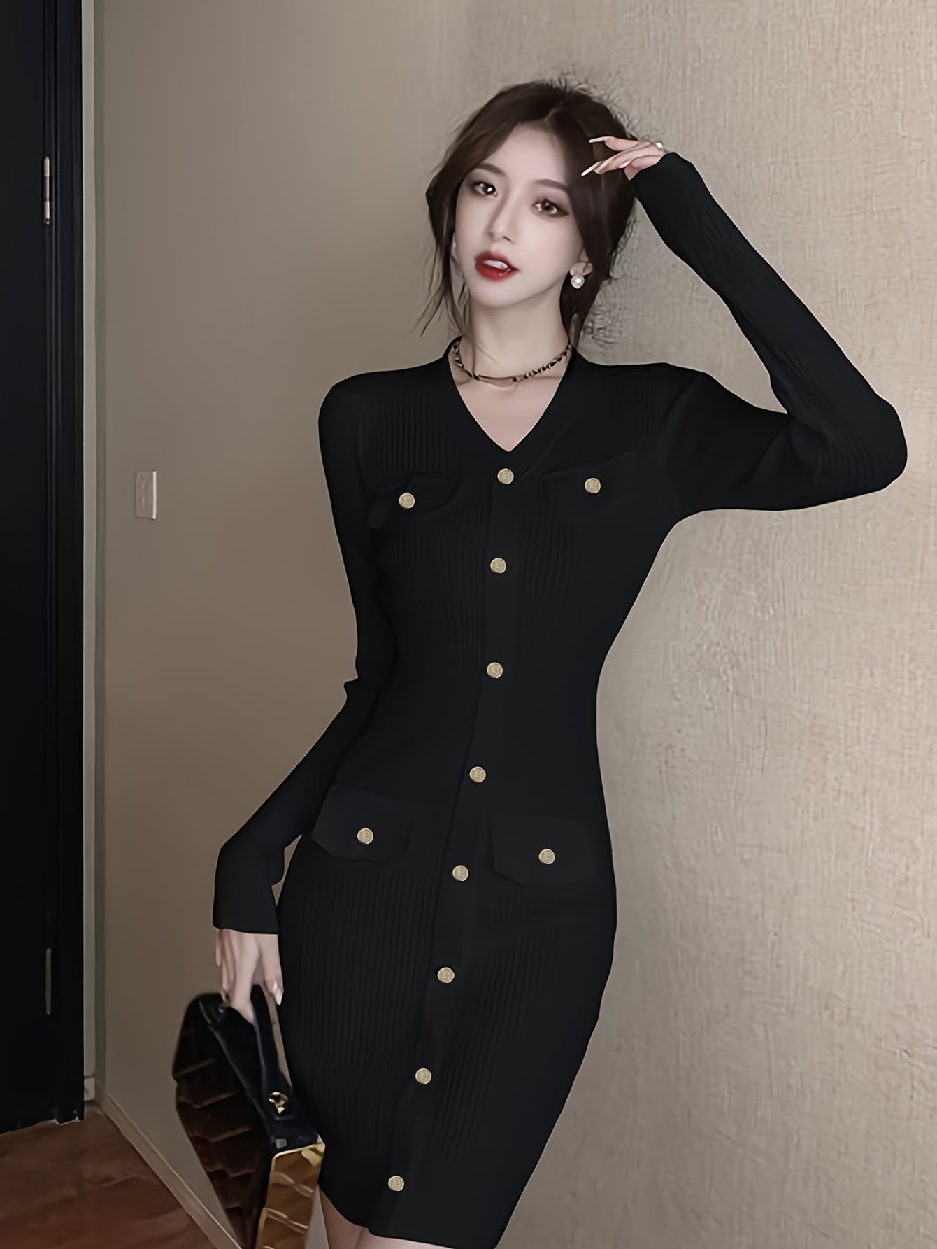 【美ライン】ニットワンピース レディース Vネック タイトワンピース 長袖 リブニット 膝丈 ひざ丈 ワンピ ミニ丈 セーターワンピース ゴールドボタン 飾りボタン フロントボタン きれいめ 大人可愛い セクシー オフィス 通勤 OL デート 女子会 秋 冬 春 黒 ブラック｜Nartooston