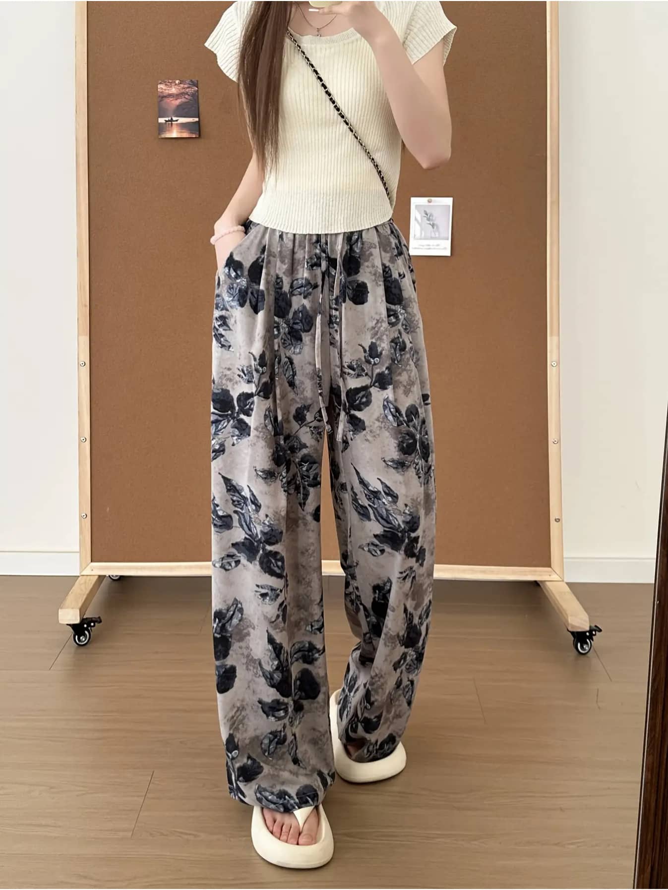 【ニュアンス柄】 ワイドパンツ レディース 総柄 水墨画風 花柄 ボトムス ズボン ロングパンツ ウエストゴム ドロスト 紐 楽ちん 涼しい 薄手 とろみ 落ち感 ゆったり 体型カバー 脚長 美脚 着痩せ 細見え きれいめ カジュアル モード 大人可愛い レトロ 春 夏 秋|Nartooston