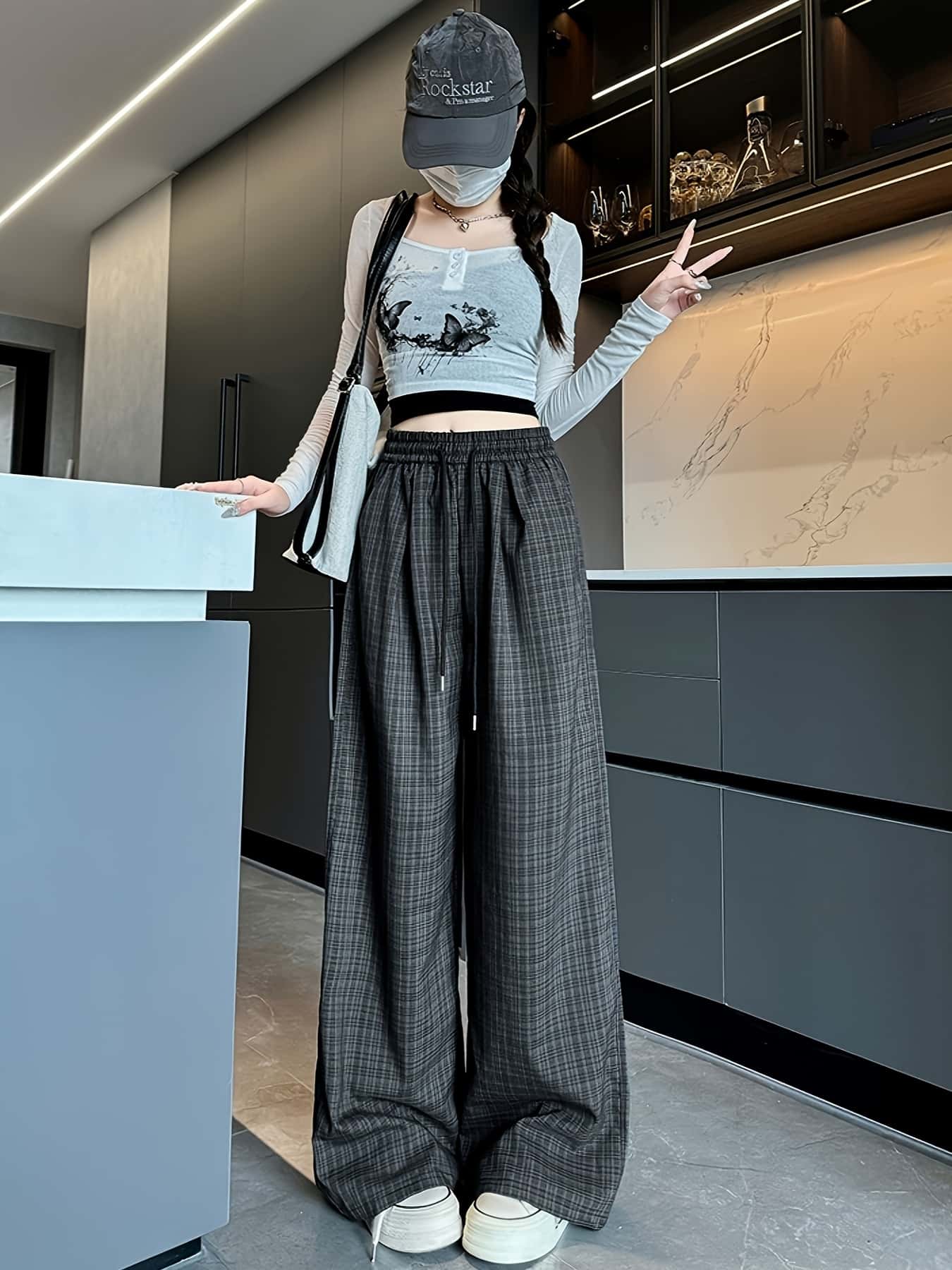 【美脚効果】ワイドパンツ レディース チェック柄 タックパンツ ウエストゴム ドロスト ハイウエスト ズボン ロング ストレート 落ち感 ゆったり 体型カバー 着痩せ 細見え 脚長 楽ちん リラックス カジュアル レトロ ストリート 韓国風 ワンマイルウェア 部屋着｜Nartooston
