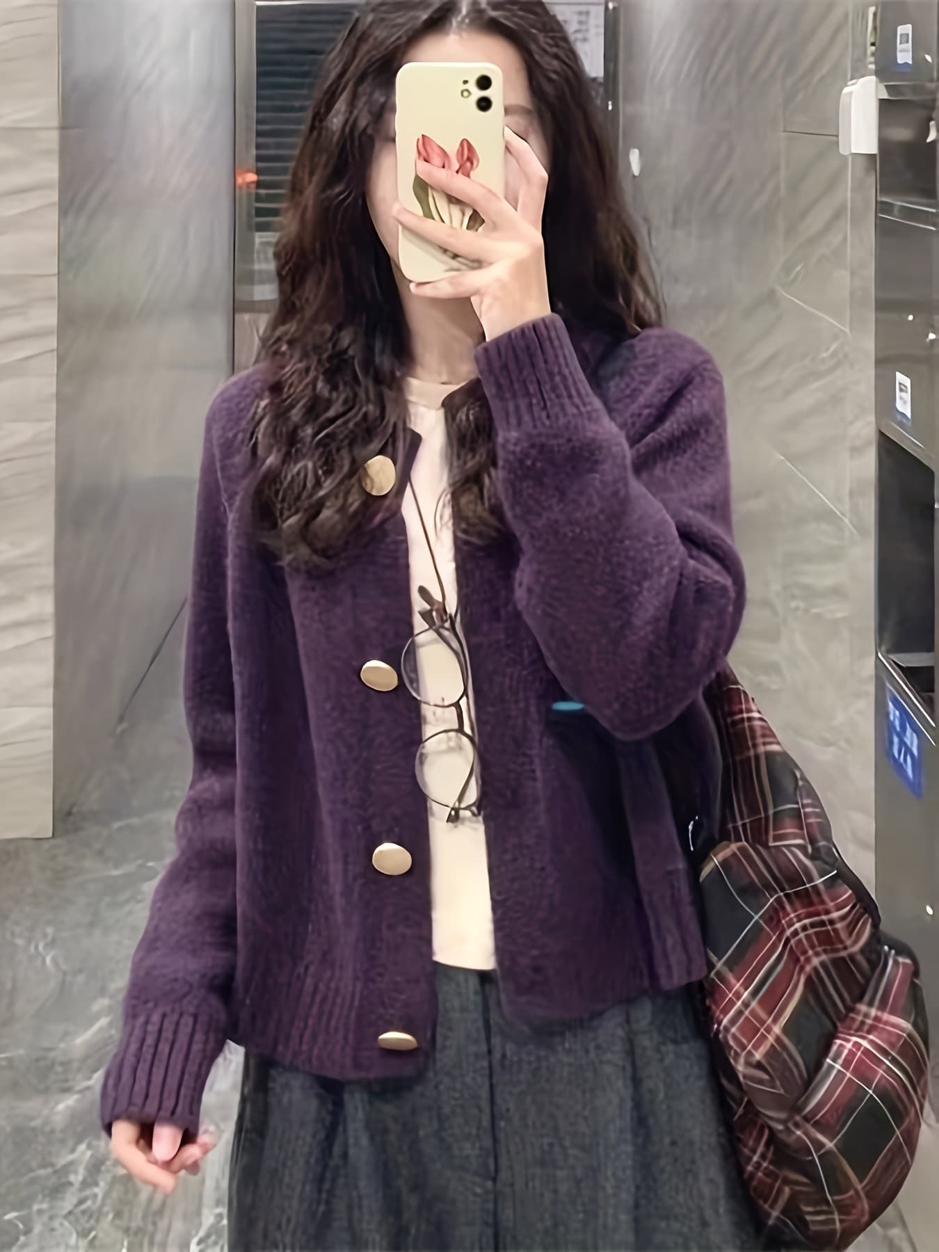 【金ボタンがお洒落】カーディガン レディース ニット セーター トップス 羽織り 前開き 長袖 クルーネック 柔らかい 無地 ゆったり 体型カバー 二の腕カバー 着痩せ 細見え オーバーサイズ 大人可愛い きれいめ カジュアル 秋 冬 秋冬 防寒 オフィス 通勤 通学｜Nartooston