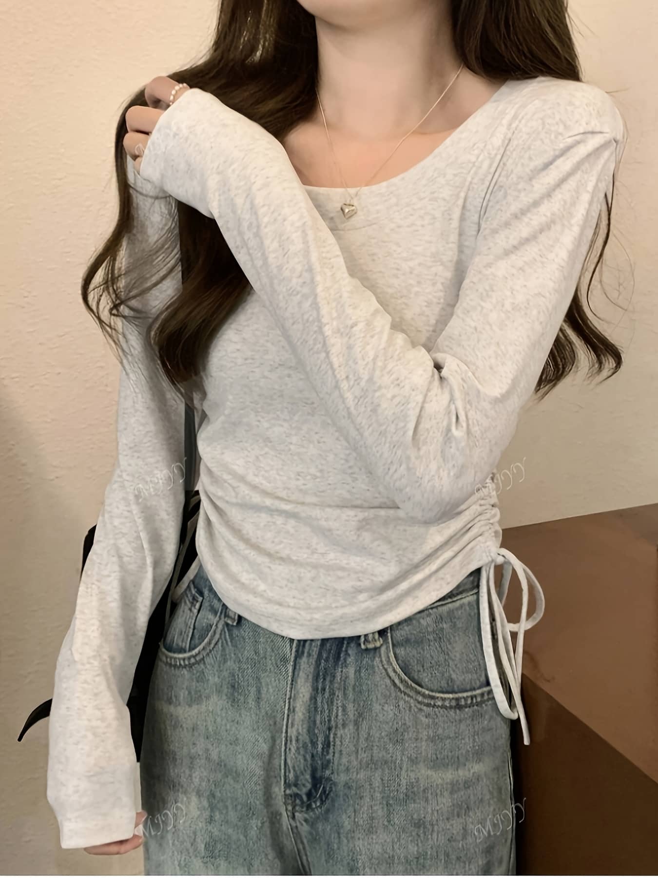 【ドロストデザイン】Tシャツ レディース 長袖 カットソー ロンT トップス ティーシャツ プルオーバー サイド紐 シャーリング クルーネック スリム 体型カバー 着痩せ 細見え 伸縮性 ストレッチ 透けにくい 春 夏 秋 冬 カジュアル きれいめ オフィス 通勤 ママコーデ｜Nartooston