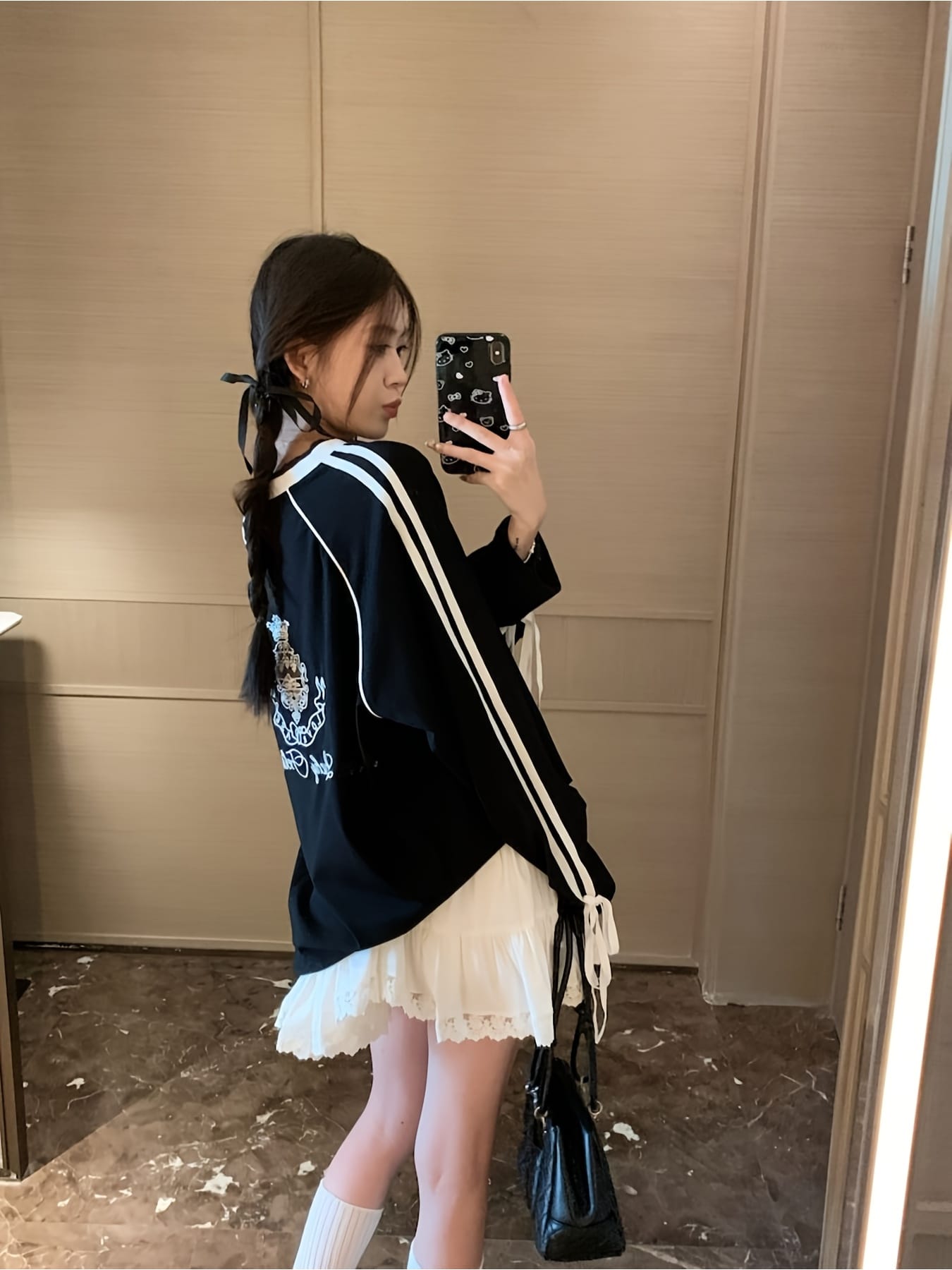 【アメカジ風】ロンT レディース Vネック Tシャツ 長袖 カットソー スポーティー サイドライン トップス ビッグシルエット オーバーサイズ ゆったり 体型カバー 着痩せ 華奢見え バックプリント ロゴ スウェット トレーナー チュニック 紐 ドロスト カジュアル 韓国|Nartooston