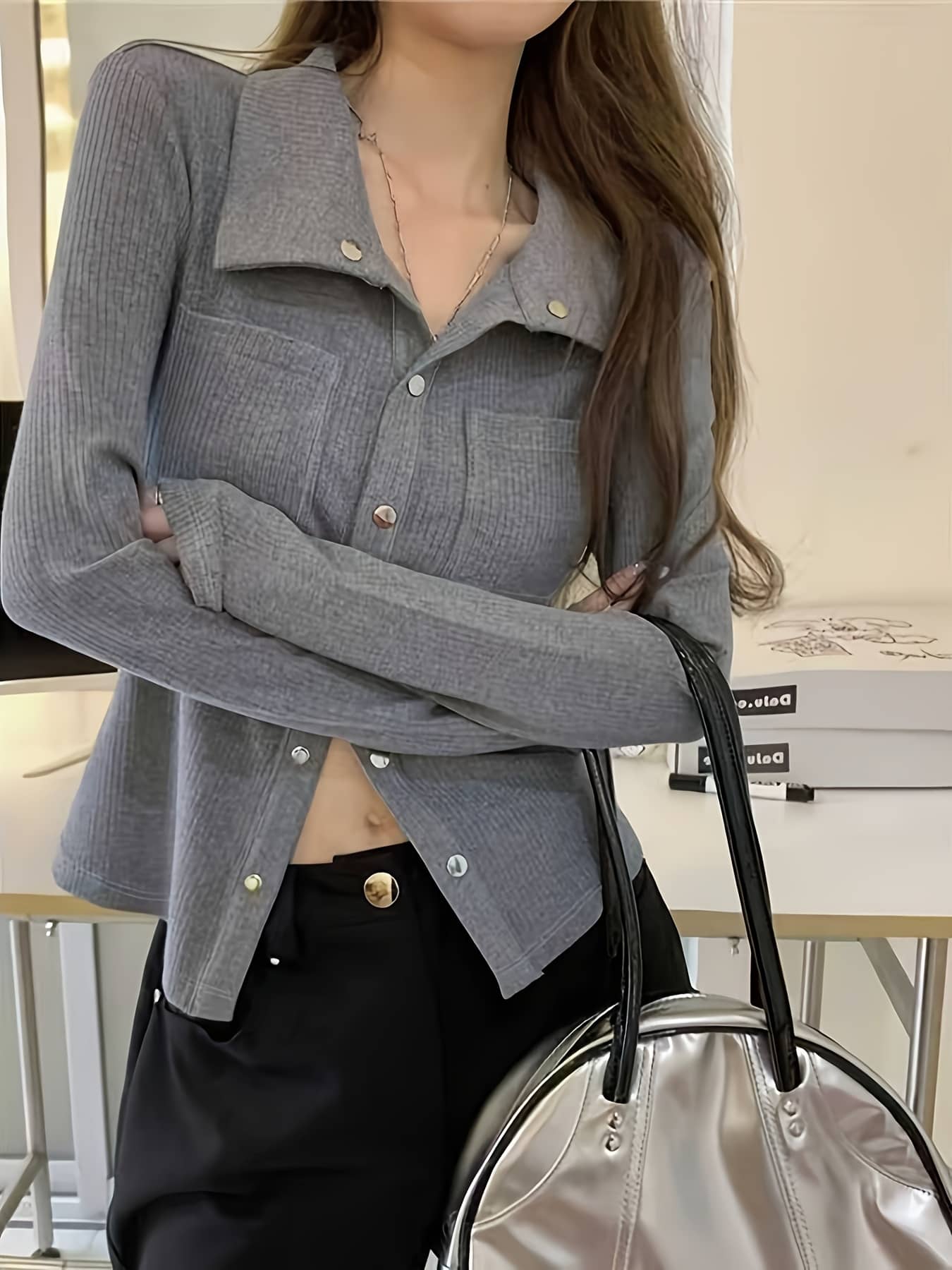 【トレンド】 ポロシャツ レディース 長袖 カットソー トップス リブニット 襟付き Vネック 前開き 羽織り ボタン ショート丈 クロップド丈 タイト コンパクト へそ出し ストレッチ 伸縮性 着痩せ 細見え 脚長効果 韓国ファッション Y2K カジュアル 大人可愛い デート|Nartooston