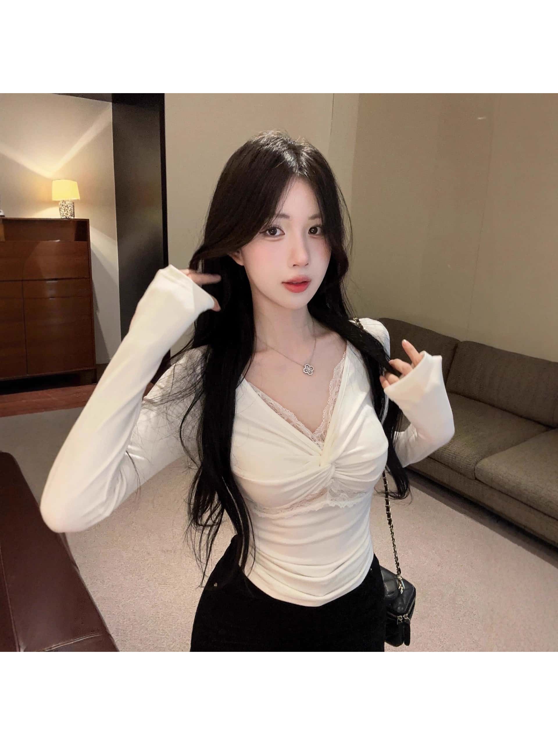 【フェイクレイヤード】 Vネック レース カットソー レディース 長袖 Tシャツ 重ね着風 トップス セクシー 大人可愛い 韓国ファッション インナー 伸縮性 ストレッチ 着痩せ 細見え 鎖骨強調 胸元見せ ギャル服 清楚 盛り 華奢見え ツイスト シャーリング 春 秋 冬|Nartooston