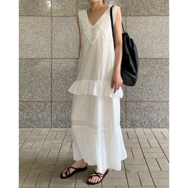 ロングワンピース レディース 夏 Vネック フリル ノースリーブ ティアード ワンピース マキシ丈 ふんわり 大人可愛い きれいめ カジュアル リゾート Aライン 体型カバー 無地 ホワイト