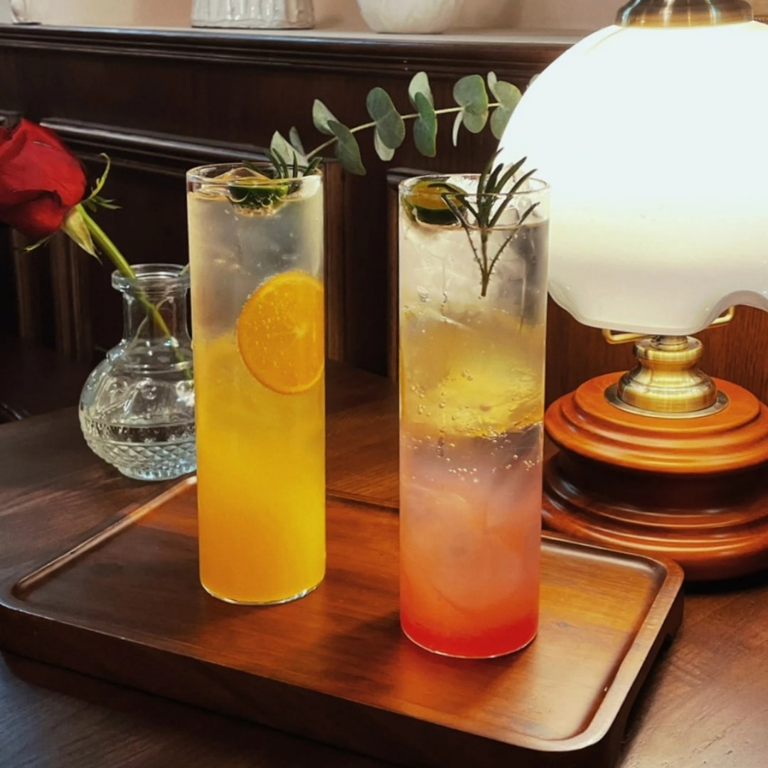 グラス コップ タンブラー ハイボール ロンググラス スリム ストレート 割れにくい ガラスカップ ジュース カクテル コーヒー お酒 デザート 飲食店 家庭用 カフェ風 贈り物 ギフト 350ml