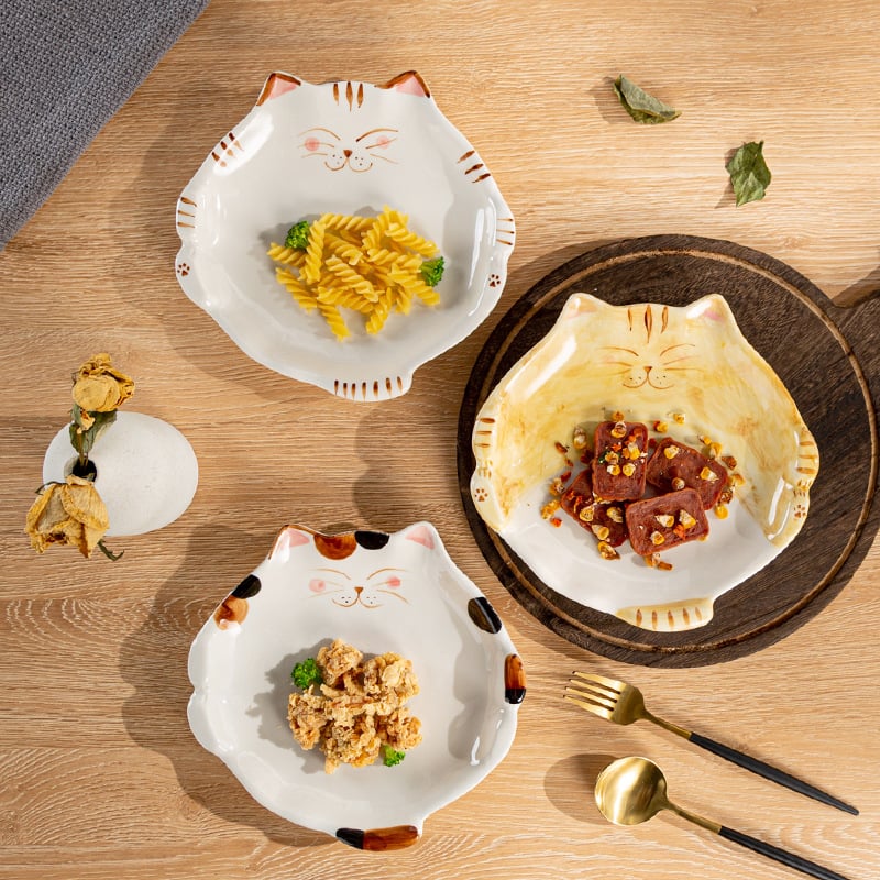 猫 皿 プレート 陶器 食器 かわいい おしゃれ 北欧風 小皿 取り皿 デザート皿 菓子皿 和食器 洋食器 ギフト 贈り物 動物 アニマル 猫顔 猫の皿 手描き風 癒やし インスタ映え プレゼント お