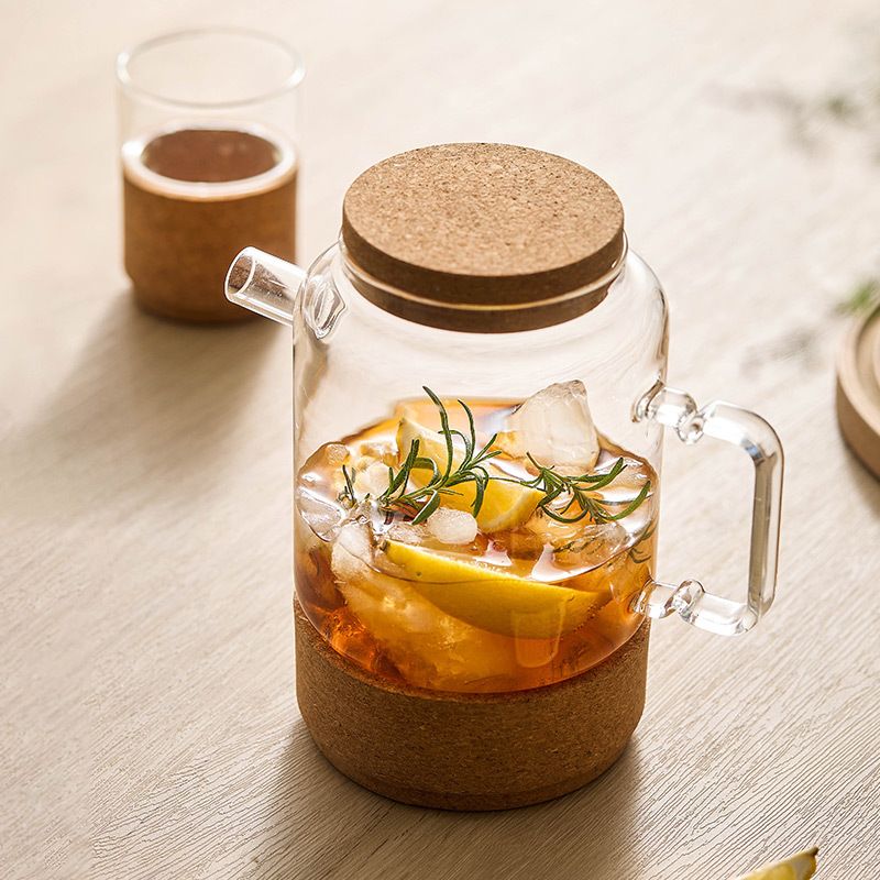 【熱湯聞き入れる】冷水筒 耐熱硝子 水差し 水さし 麦茶ポット ハラフェ ティーポット 水のみ書き割り 水呑み付き添い人 キルク蓋 キルク取りまかなう 手持ち部分付き添い人 ガラスジャグ 広口 洗い分かりやすい 今めかしい 北欧風 喫茶店風 自然的 おうち喫茶店 お客さん用 差し上げ物 新やって行く 春夏秋冬