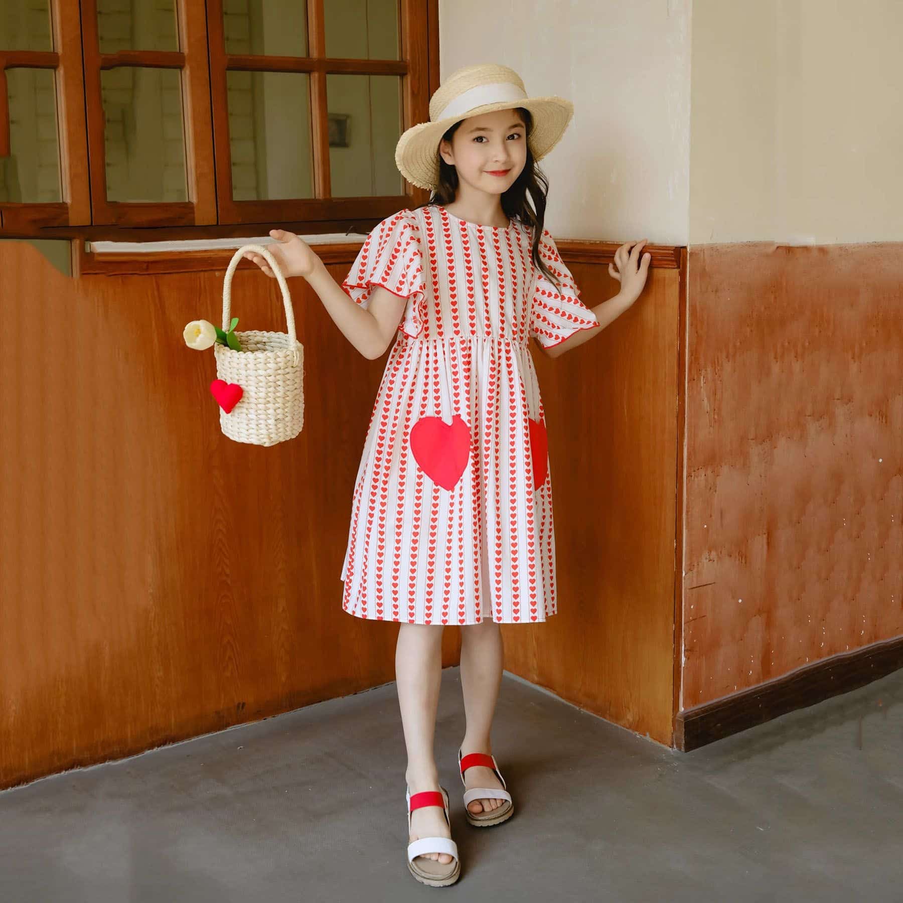 ワンピース 女の子 キッズ 子供服 夏服 ハート柄 フリル袖 半袖 かわいい カジュアル お出かけ 通園 通学 普段着 膝丈 プリンセス Aライン フレア ガーリー フェミニン コットン 涼しい ふん