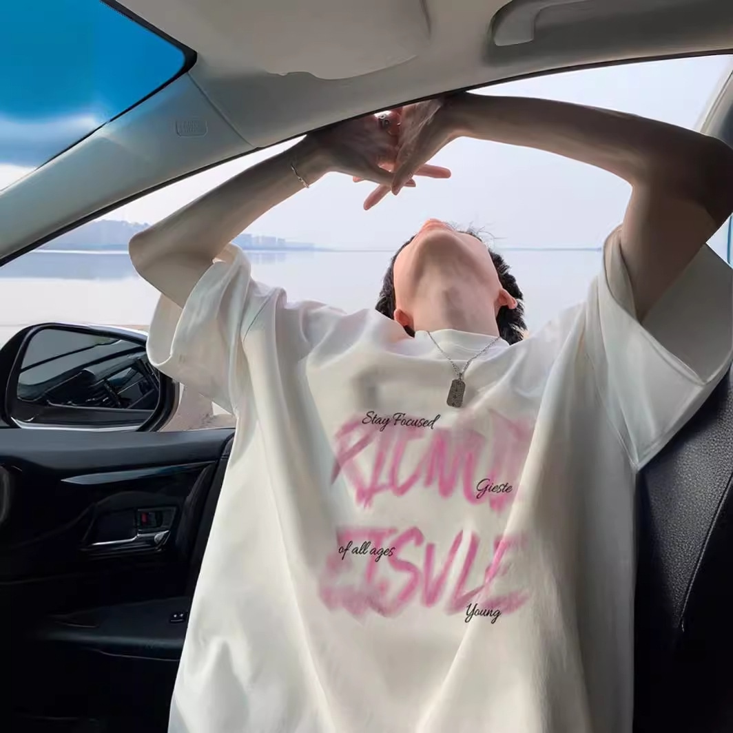 【トレンド感溢れる】Tシャツ メンズ 半袖 ビッグシルエット オーバーサイズ カットソー レディース ティーシャツ プリント ロゴ 英字 グラフィック クルーネック 丸首 ドロップショルダー ゆったり 大きめ ストリート系 韓国 ファッション サーフ系 春 夏 春服 夏服