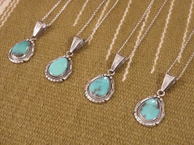 INDIAN JEWELRY : NAVAJO TURQUOISE PENDANT TOP / 北米インディアン宝飾品 ナバホー ターコイズペンダントトップ