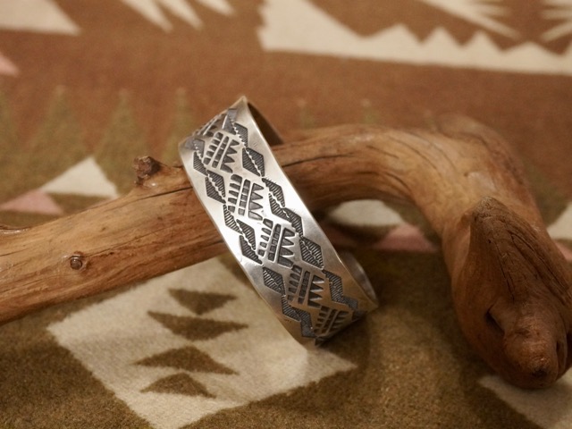 ハーヴィーメイス ナバホ インディアンジュエリー バングル　新品、未使用 楽天市場】INDIAN JEWELRY NAVAJO インディアンジュエリー