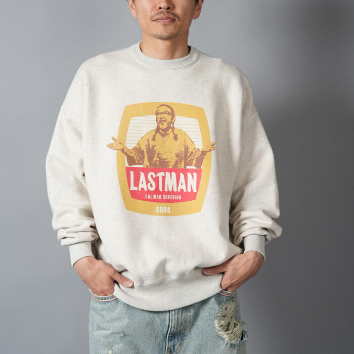 LASTMAN / 挙げ句の果てマン / PRINTED CREW NECK(CIGAR) / スウェット・トレーナー (エクリュ)26春夏 / 国内置き目取りまわし