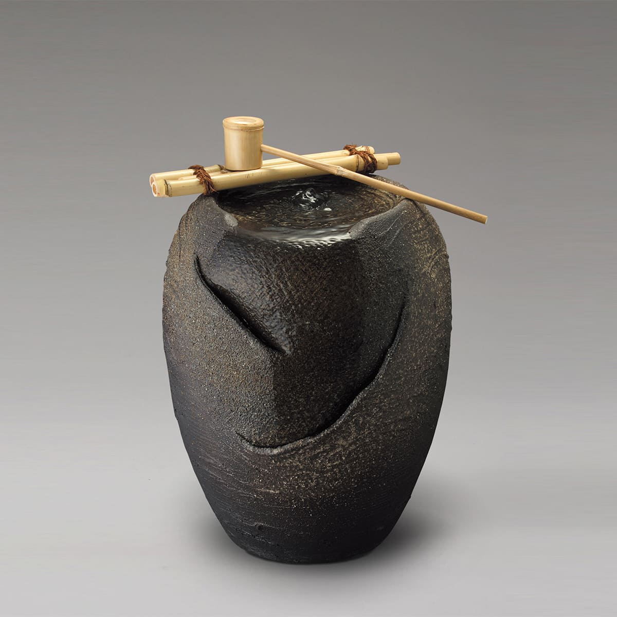 楽天市場】【メーカー直送】刷毛目水流つくばい (竹付) [信楽焼