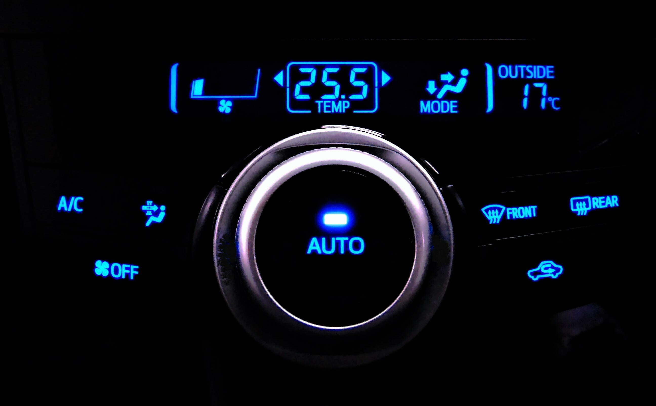 プリウスα ZVW40/ZVW41 チューンブラック LED打ち換え済み エアコンパネル ☆