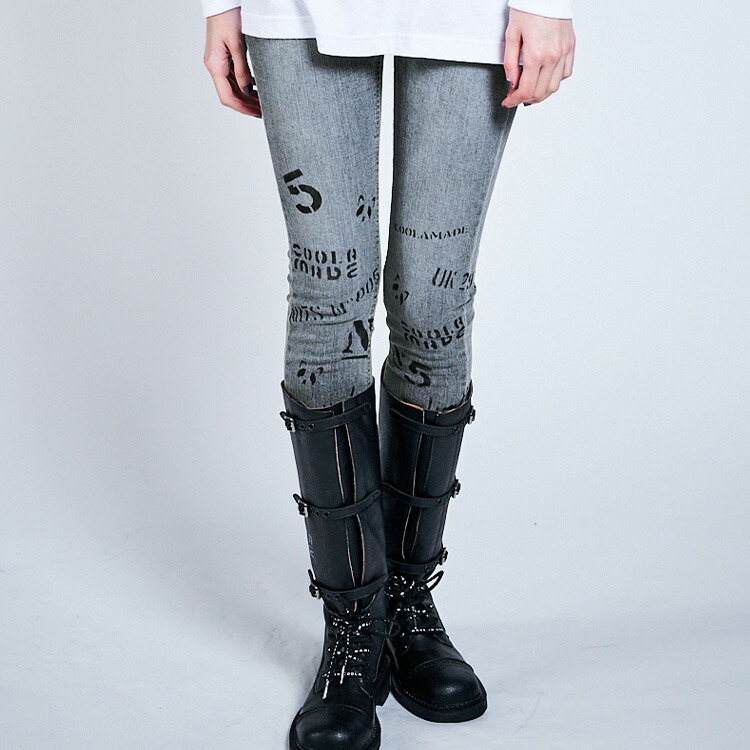 【 SALE / 30%OFF 】《 COOLA MADE ブラック ペイント スキニー 》 クーラ ボトムス BOTTOMS パンツ PANTS デニム デニムパンツ DENIM ハンドペイント ロゴ 犬 DOG ドッグ スキニーデニム スキニーパンツ ヴィンテージ おしゃれ レディース カジュアル ストリート スポーティ｜COOLA