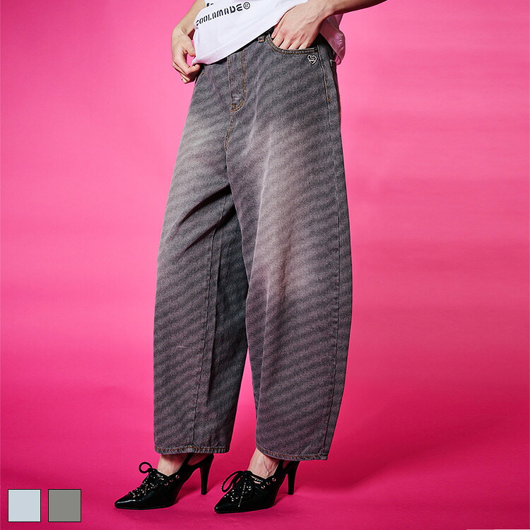 《 チェック パターン ワイド カーブ パンツ ブラック 》 COOLA クーラ ボトムス BOTTOMS デニム デニムパンツ カーブパンツ 変形シルエット ロゴ ペイント 総柄 おしゃれ レディース カジュアル ストリート レディースファッション モード デイリー
