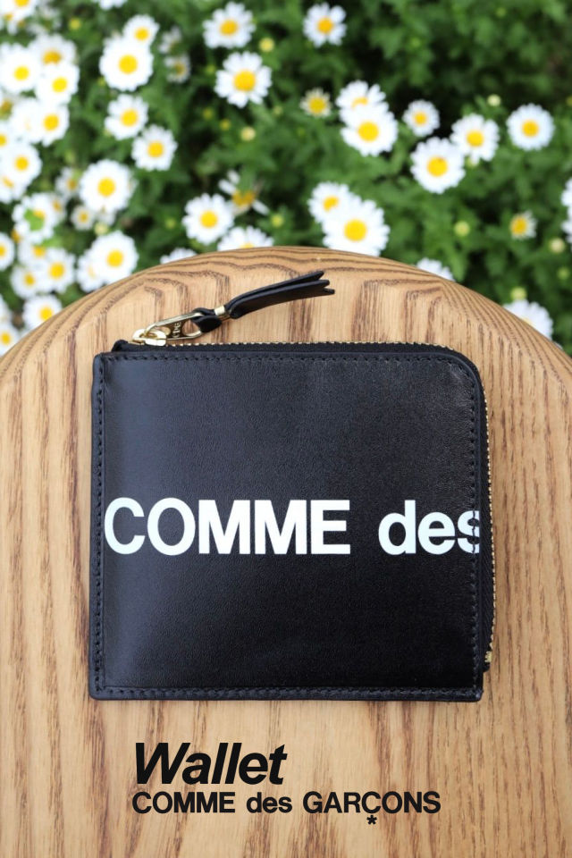 【Wallet COMME des GARCONS / ウォレット コムデ給仕】コムデ給仕 紙入れ Wallet Huge Logo (8Z-T031-051-1)BLACK☆再入荷！