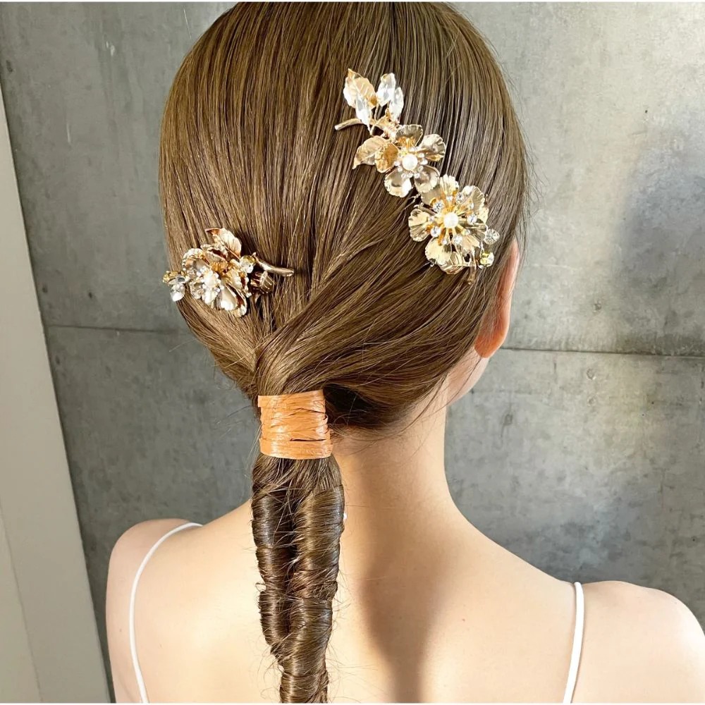 【ウェディング ブライダル 花嫁 ヘッドアクセ】【ヘッドドレス】GoldFlowerヘッドコーム2点セット【結婚式 アクセサリー ヘッドコサージュ】【前撮り 披露宴 二次会 ブライダルアクセサリー】