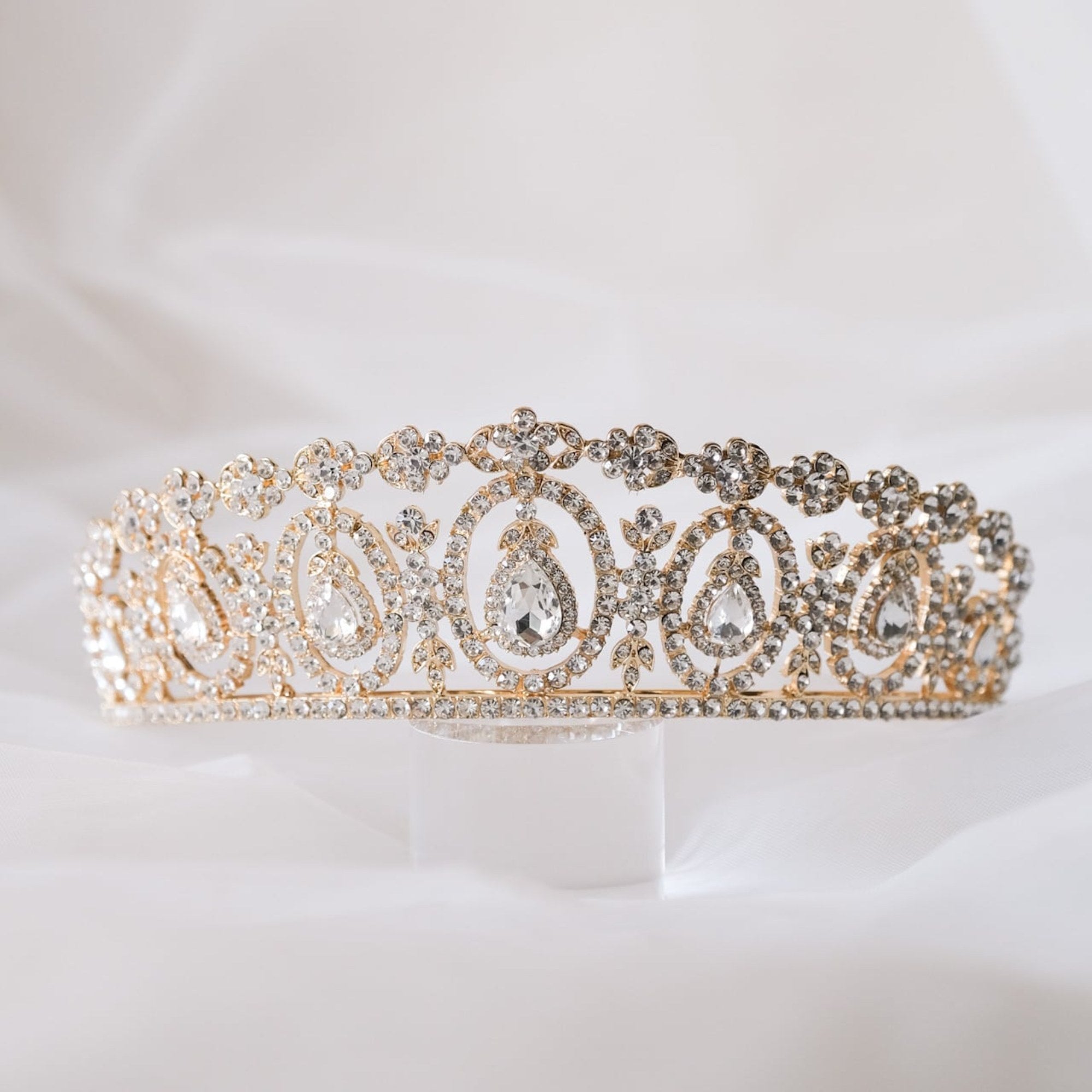 【ウェディング ブライダル 花嫁 ヘッドアクセ】【ヘッドドレス】ティアラビジューブライダルヘッドドレスゴールドu48【結婚式 アクセサリー ヘッドコサージュ】【前撮り 披露宴 二次会 ブライダルアクセサリー】
