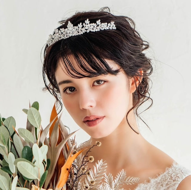 【ウェディング ブライダル 花嫁 ヘッドアクセ】【ヘッドドレス】jurerブライダルジルコニアティアラ【結婚式 アクセサリー ヘッドコサージュ】【前撮り 披露宴 二次会 ブライダルアクセサリー】