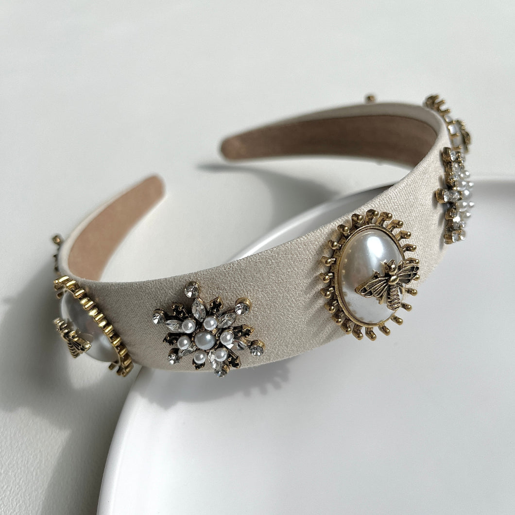 【ウェディング ブライダル 花嫁 ヘッドアクセ】【ヘッドドレス】ブライダルアクセサリーウェディングカチューシャ【ベージュ/ブラウン/ブラック】【結婚式 アクセサリー ヘッドコサージュ】【前撮り 披露宴 二次会 ブライダルアクセサリー】｜CORDY（コーディ）店