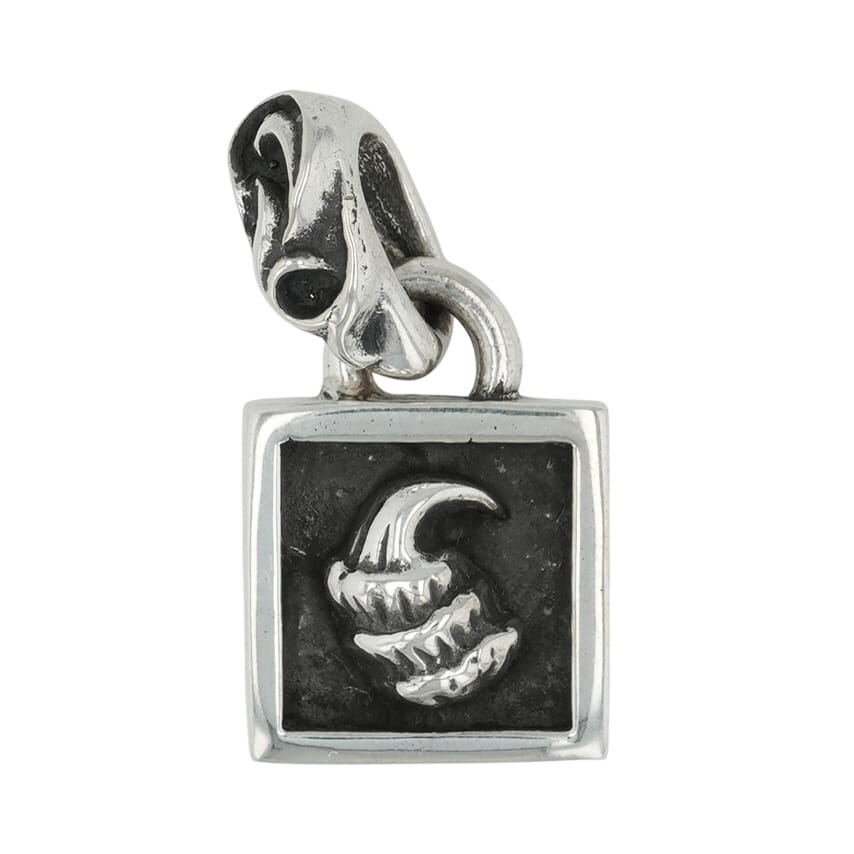 クロムハーツ(chrome hearts) フレームドクロウ FRAMED CROW 【しろがね色頸飾りいの一番】しろがね色925 メンズ レディース 一般受け 定まり品 中古