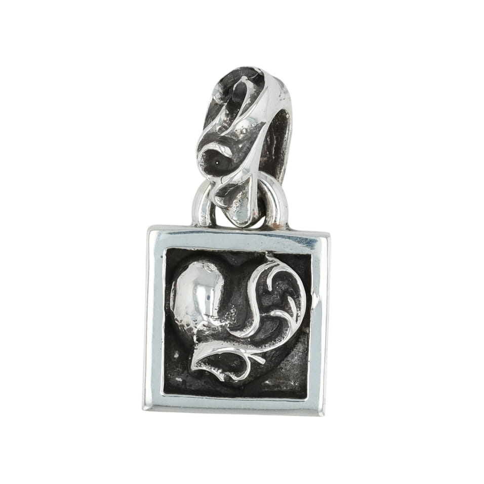 クロムハーツ(chrome hearts) フレームドハート FRAMED HEART 【しろがね色頸飾りいの一番 惹き付ける】しろがね色925 メンズ レディース 一般受け 定まり品 中古