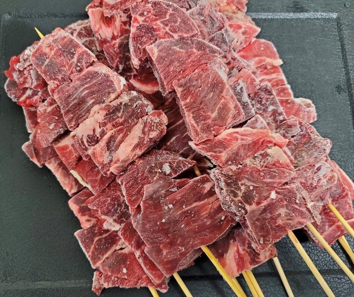 牛ハラミ串 1ケース(200本入り）◆業務用・まとめ買い、イベントや学祭、お祭りなどの屋台や、出店などに♪ 牛ハラミ 串（1本 約70g）