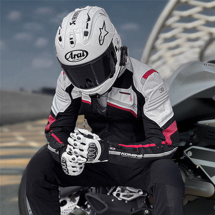 「クーポンで10％オフ」 バイクグローブ オートバイグローブ 本革 羊革 通気 防風 10本の指がタッチパネル対応 自転車 バイク 手袋 手ぶくろ スマホ対応 全指 プロテクター 滑り止め 通気 ツーリング 春 夏 秋 メンズ 男性 登山 散歩 釣り スキー 耐久性 かっこいい
