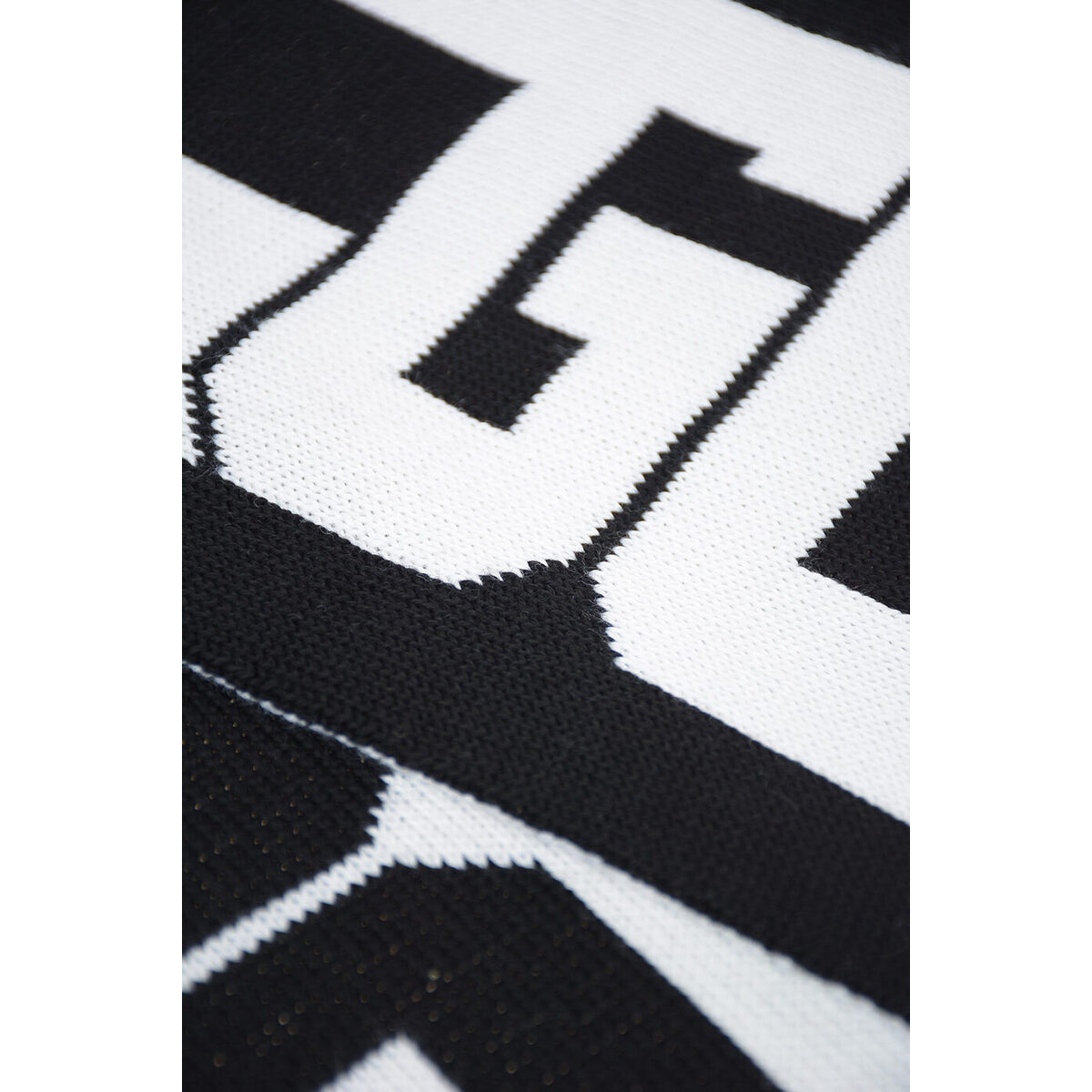 限定製作 楽天市場 Gcds ジーシーディーエス Black White メンズ 150x22cm Embroidered Scarf With Fringe Dk Brandshop クラージュ楽天市場店 第1位獲得 Lpmplampung Kemdikbud Go Id