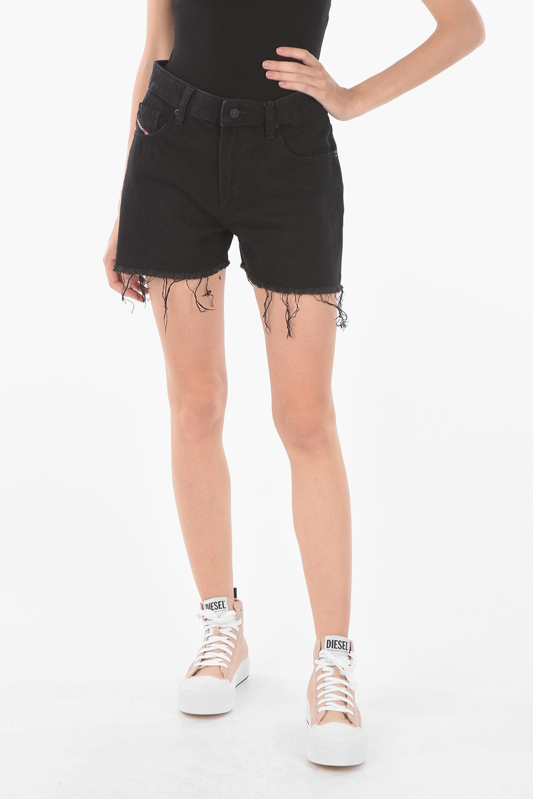 DIESEL ディーゼル Black パンツ DE-REG-R A04301 0ABBV 2 レディース HIGH-RISE DENIM DE-REG HOT PANTS WITH FRAYED HEMS dk