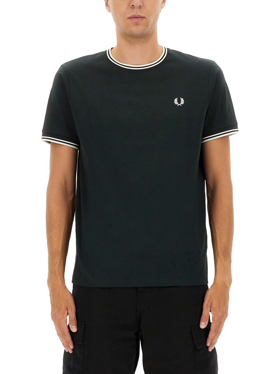 フレッド ペリー FRED PERRY Tシャツ メンズ グリーン T-shirts 382817 関税 送料無料 2025AW el｜BRANDSHOP「il Tesoro」