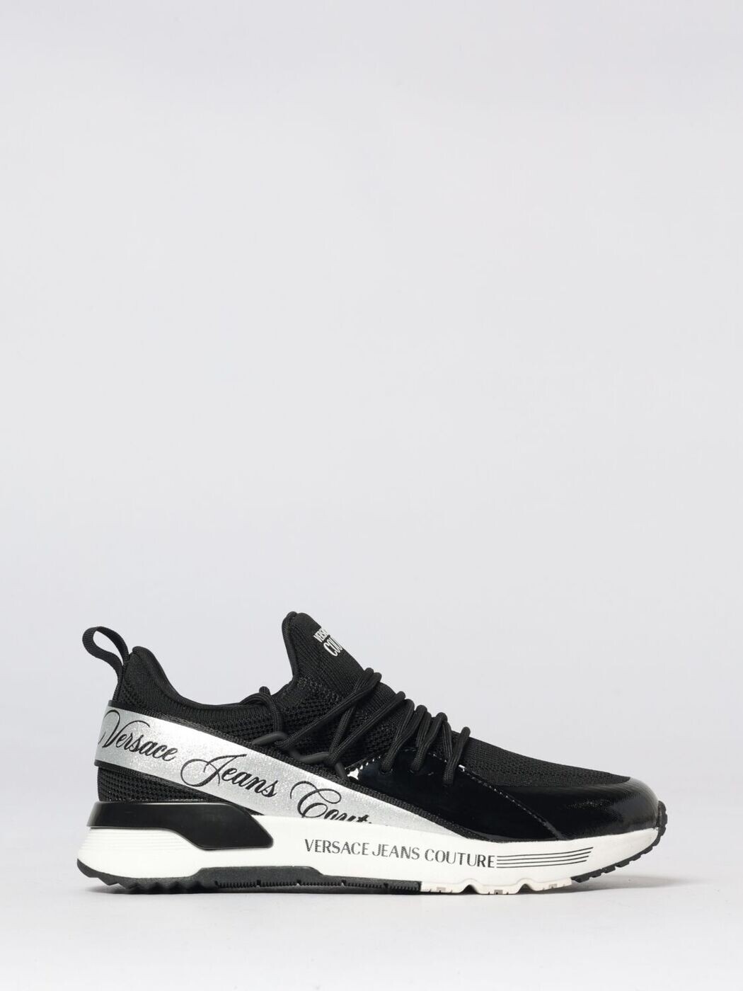 ヴェルサーチェ・ジーンズ・クチュール VERSACE JEANS COUTURE スニーカー レディース 黒いこと Sneakers 80VA3SA8ZSD99 関税 貨物輸送無料 2026SS gi