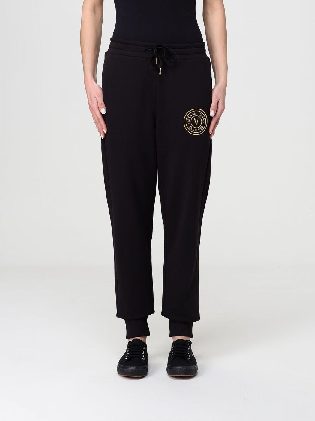 ヴェルサーチェ・ジーンズ・クチュール VERSACE JEANS COUTURE ズボン パンツ レディース ブラック Trousers 80HAAT02CF01T Black 関税 送料無料 2026SS gi｜BRANDSHOP「il Tesoro」
