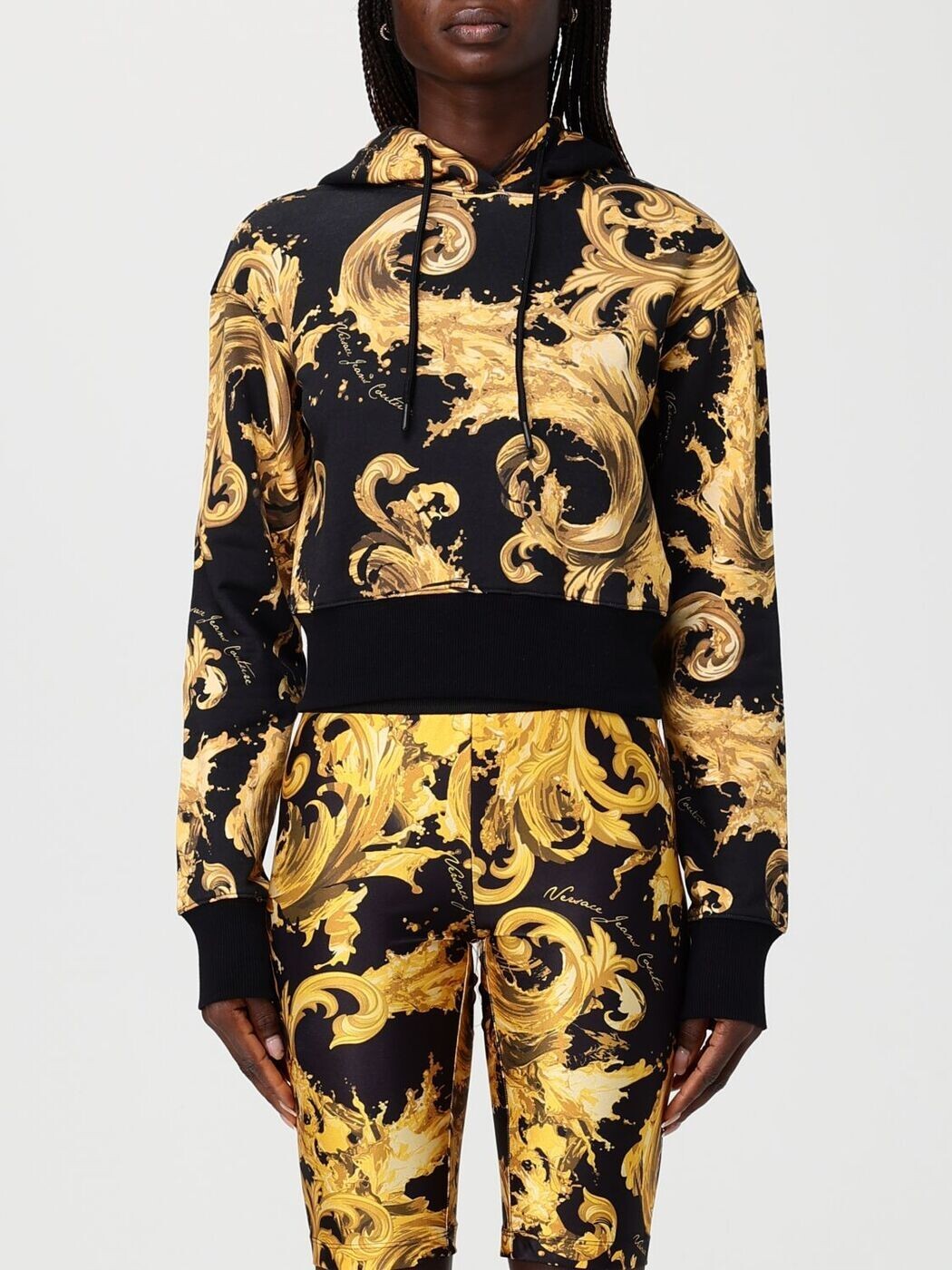 ヴェルサーチェ・ジーンズ・クチュール VERSACE JEANS COUTURE 調教師 レディース 黒いこと Sweatshirts 80HAI313FS196 関税 貨物輸送無料 2026SS gi