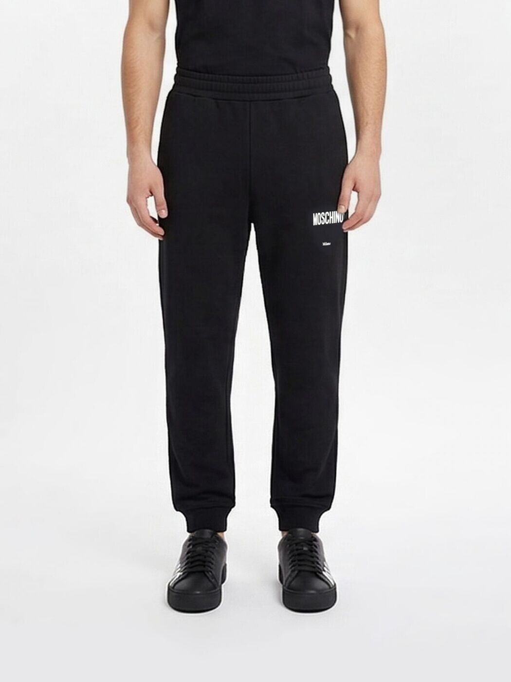 モスキーノ MOSCHINO ズボン パンツ メンズ ブラック Trousers 261ZZA03490228 Black 関税 送料無料 2026SS gi｜BRANDSHOP「il Tesoro」
