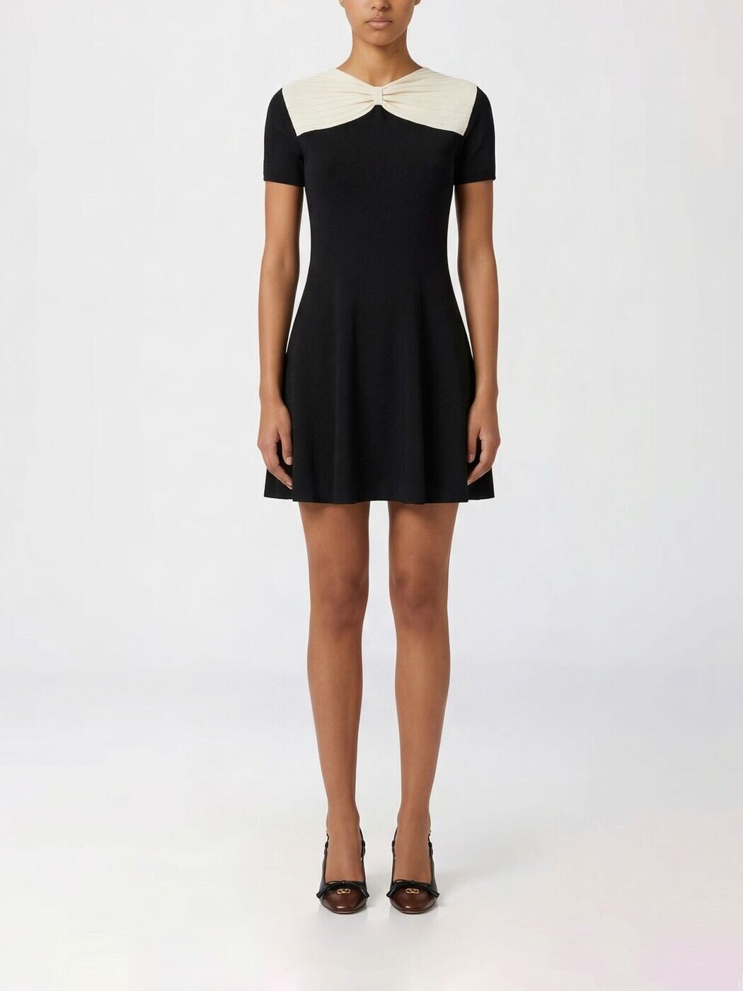 バレンチノ VALENTINO 衣裳 御召しもの レディース 黒いこと Dresses B3KD14TA2P 関税 貨物輸送無料 2026SS gi