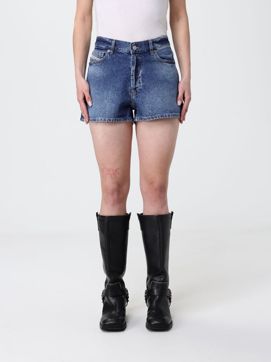 ディーゼル DIESEL ジーンズさる股引き さる股引き レディース 青み Denim shorts A222660ADBW 関税 貨物輸送無料 2026SS gi