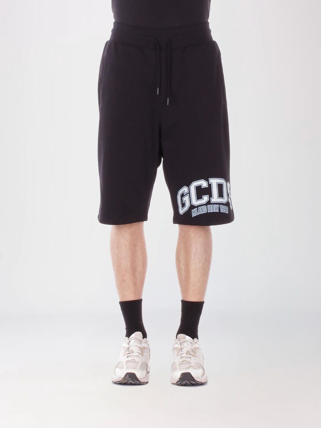 ジーシーディーエス GCDS ショーツ メンズ ブラック Shorts C1MEQL216F004 関税 送料無料 2026SS gi