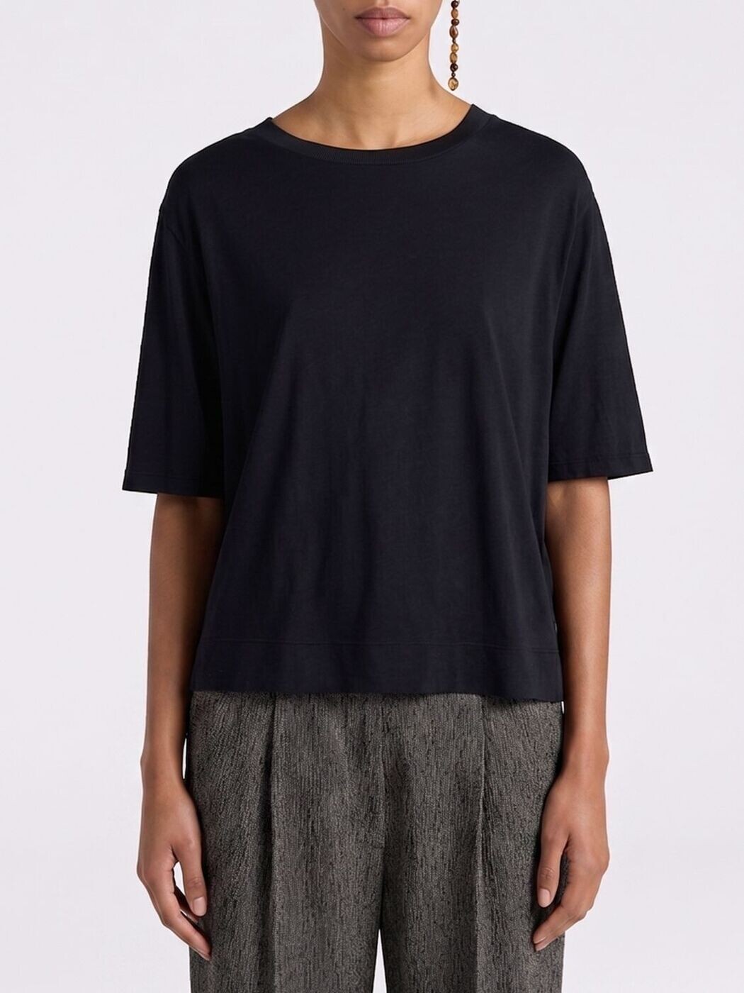 モモニ MOMONI スポーツシャツ ティーシャツ レディース 黒いこと T-shirts and polo shirts 261MMOTS02026156MO 関税 貨物輸送無料 2026SS gi