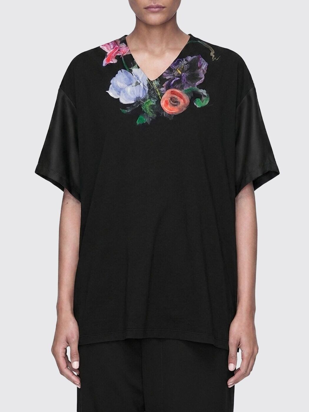 住み家 マルジェラ MAISON MARGIELA スポーツシャツ ティーシャツ レディース 黒いこと T-shirts and polo shirts S67GC0050S24575 関税 貨物輸送無料 2026SS gi