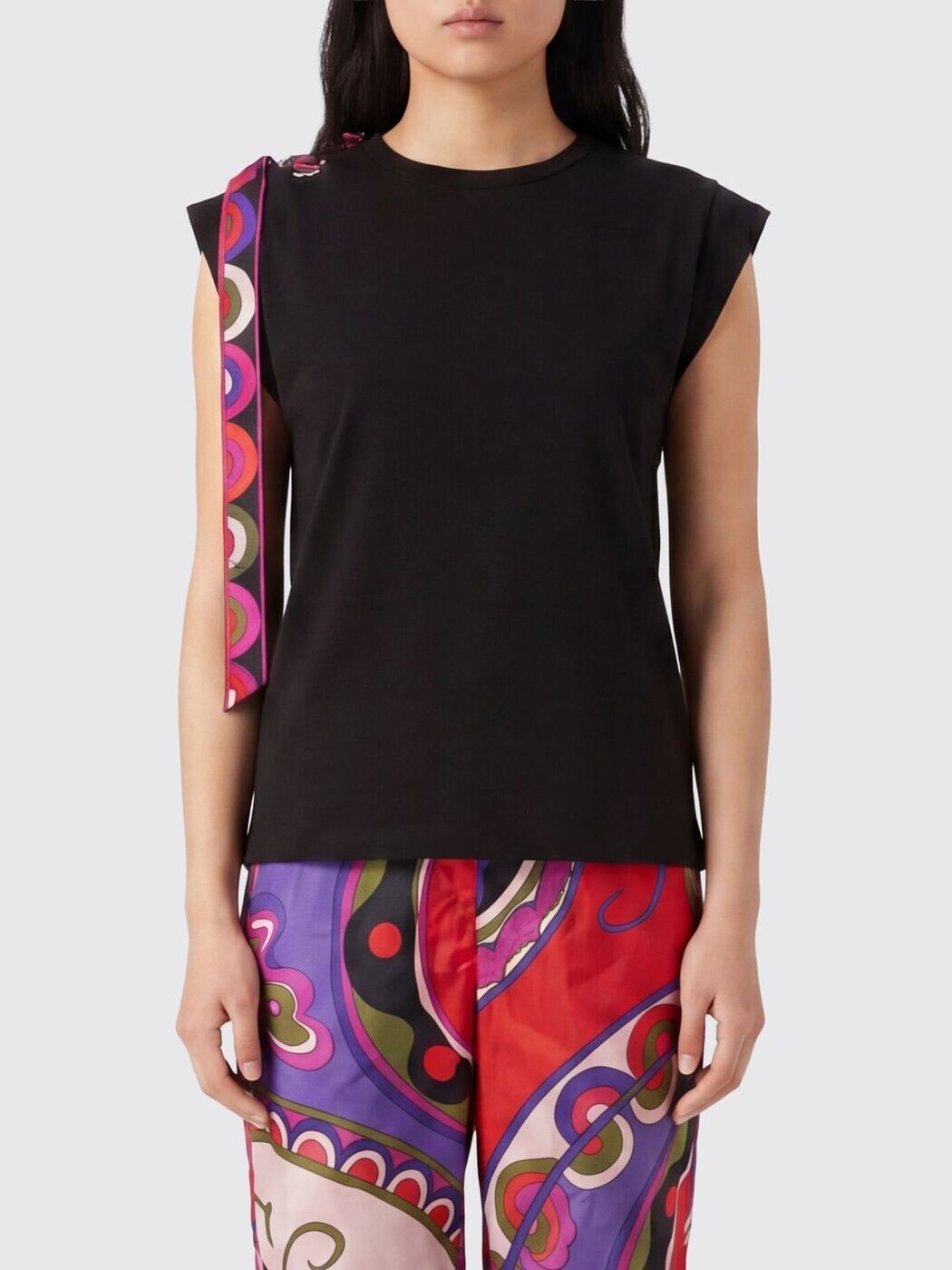 エミリオ プッチ EMILIO PUCCI スポーツシャツ プルオーバー レディース 黒いこと T-shirts and polo shirts 6HTP406H990 関税 貨物輸送無料 2026SS gi