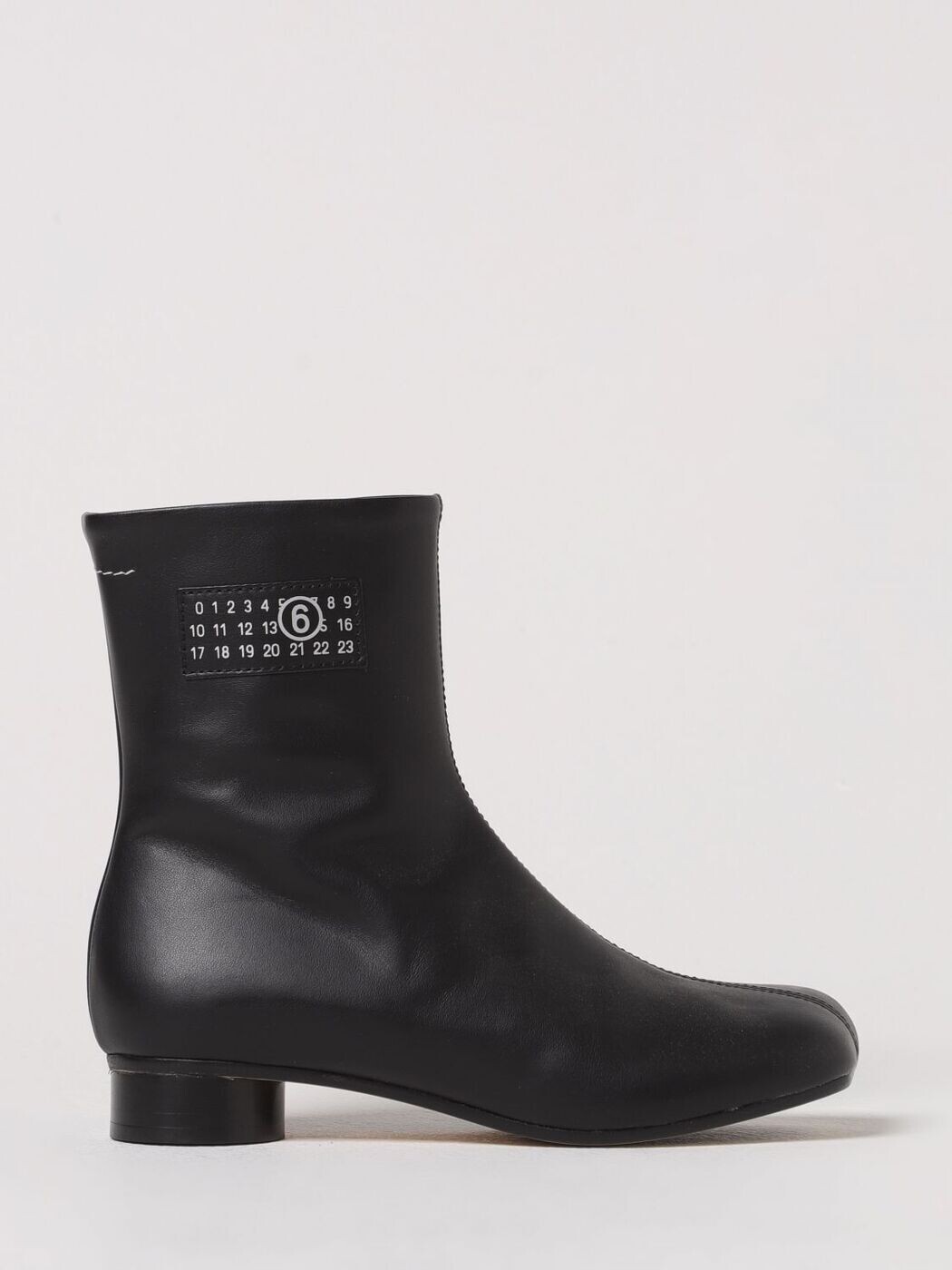 エムエムシックス 住み家 マルジェラ MM6 MAISON MARGIELA バレーシューズ シューズ ガールズ 黒いこと Ballet flats 80979 関税 貨物輸送無料 2025AW gi