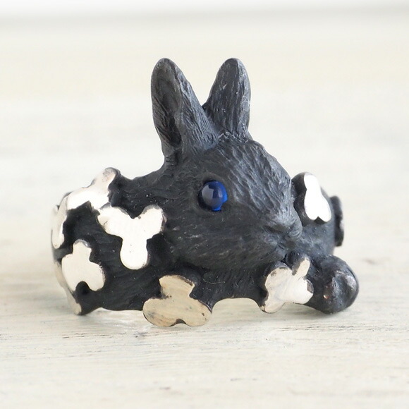 楽天市場 Decovienya デコヴィーニャ 手作りアクセサリー 子ウサギとクローバーリング ブラック De 113b ハンドメイドアクセサリー ジュエリー 動物 アニマル フィギュア 指輪 個性的 うさぎ リアル レディース メンズ 日本製 国産 クラフトカフェ