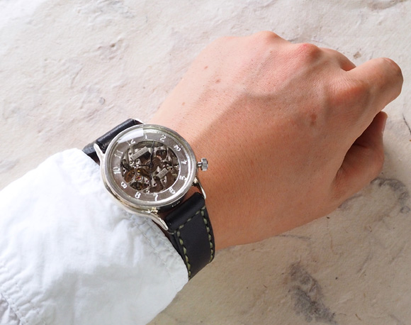【楽天市場】渡辺工房 手作り腕時計 自動巻き 裏スケルトン アラビア数字刻印 メンズシルバー 手縫いベルト [NW-SAM021] 時計作家